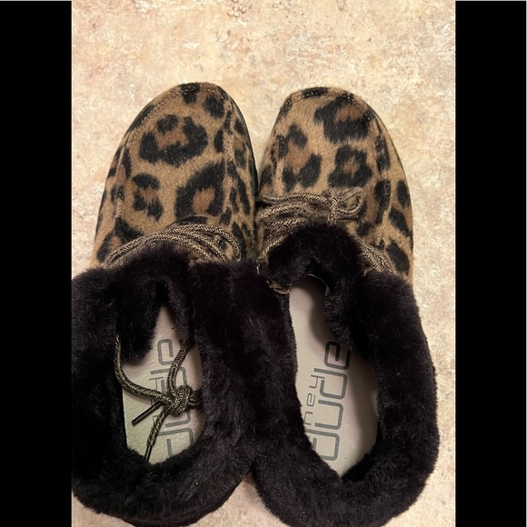 Like new cheetah hey dudes - Picture 1 of 2